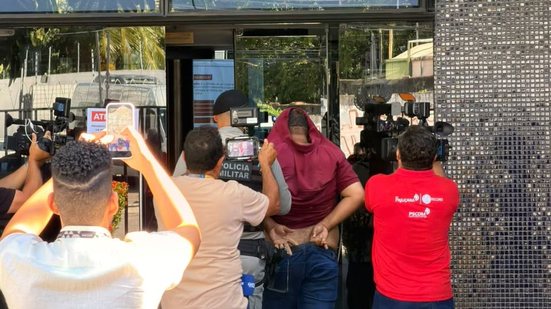 Homem foi levado para a sede da Polícia Federal - Douglas França / TV Pajuçara