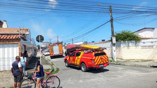 Incêndio atinge casa com primeiro andar no conjunto Graciliano Ramos