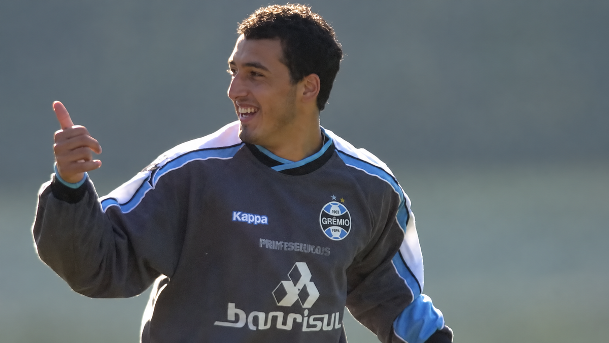 Morre Emerson Leal, ex\u002Djogador do Grêmio que infartou em jogo com amigos