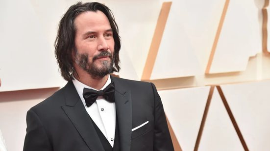 Aposentada cai em golpe com falso ator Keanu Reeves e perde R$ 7,5 mil
