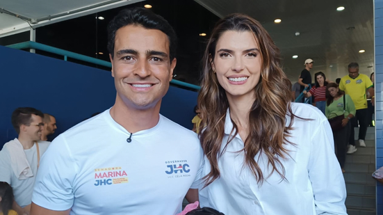 Marina JHC foi votar acompanhada do marido, JHC, candidato ao governo de Alagoas - Paulo Victor Malta / TNH1