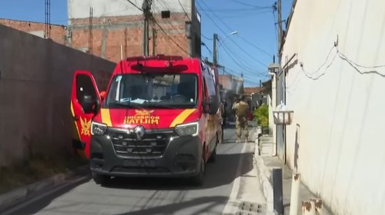 Bombas de efeito moral e balas de borracha: PM precisou intervir para resgatar adolescente e conter mãe em Maceió - Reprodução / TV Pajuçara