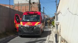 Bombas de efeito moral e balas de borracha: PM precisou intervir para resgatar adolescente e conter mãe em Maceió - Reprodução / TV Pajuçara