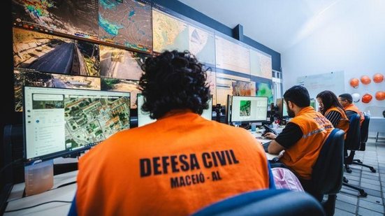 Previsão de ventos fortes até domingo (18) e risco de queda de árvores: defesa civil emite orientações