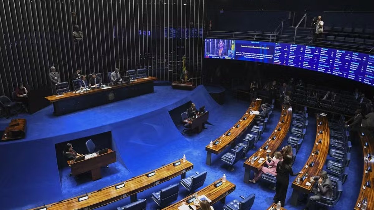 Senado deve votar nesta quarta PEC que acaba com a escala 6x1