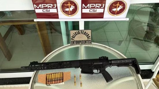 PM e três ex-agentes são presos pela PF sob suspeita de abastecer o TCP, no Rio, com fuzis e pistolas - Divulgação / MPRJ
