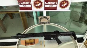 PM e três ex-agentes são presos pela PF sob suspeita de abastecer o TCP, no Rio, com fuzis e pistolas - Divulgação / MPRJ