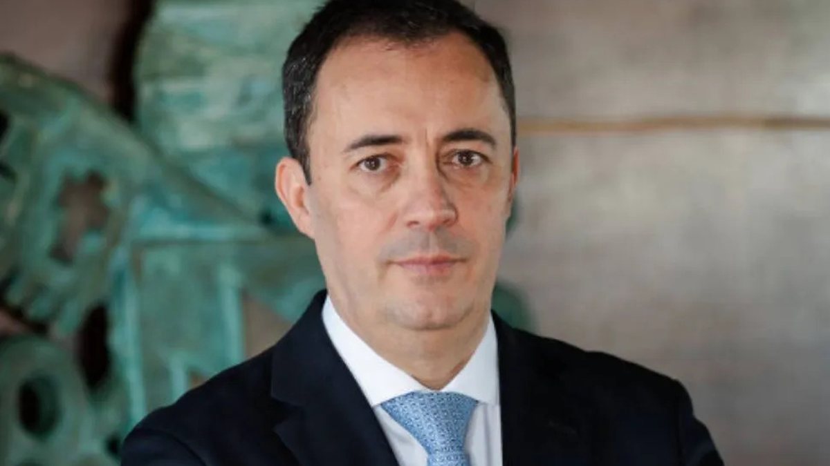 Reitor da PUCPR morre atingido por pedaço de telhado arrancado pelo vento