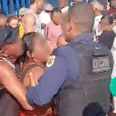 Imagem Vídeo: mulher é levada à delegacia após chamar guarda de “macaco” em local de votação