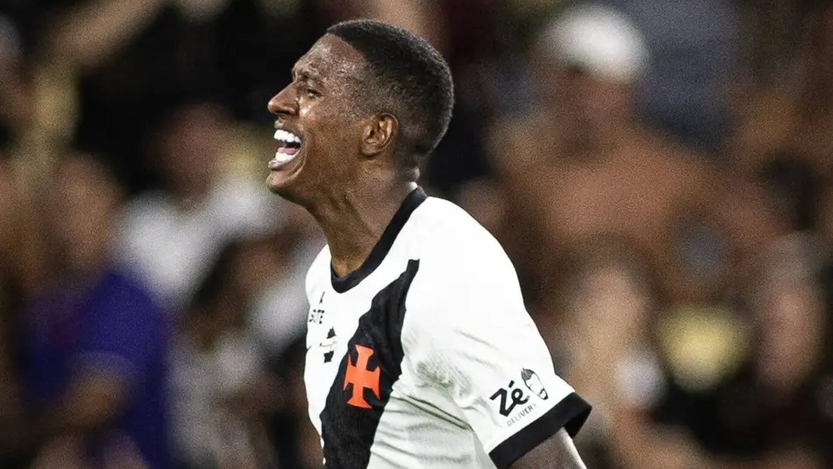Robert Renan, do Vasco, sofre acidente de carro no Rio de Janeiro