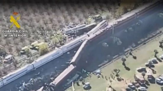 Trem que colidiu na Espanha trafegava entre 160 e 200 km/h, diz relatório preliminar - Reprodução