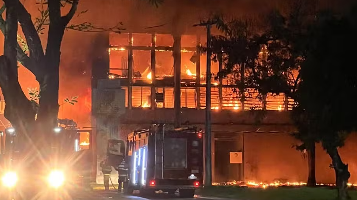 Incêndio na UFPE: reitor estima prejuízo de R$ 100 milhões e PF investiga