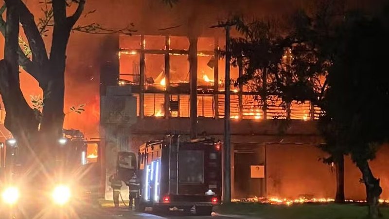 'Perda de duas décadas de trabalho', diz pesquisador que teve amostras de sangue incendiadas na UFPE