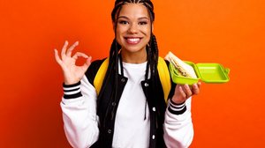 Seguir uma dieta equilibrada pode melhorar a concentração no Enem (Imagem: Roman Samborskyi | Shutterstock)