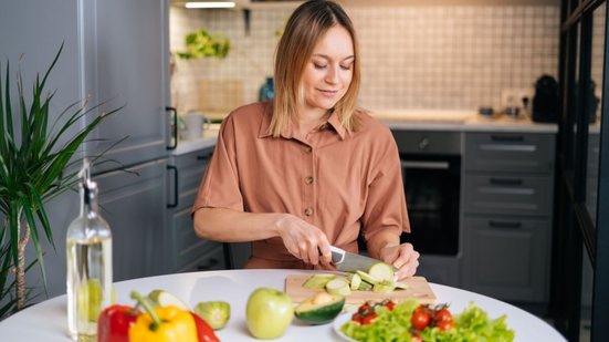 Alimentos que aumentam a saciedade ajudam a controlar a fome (Imagem: Dikushin Dmitry | Shutterstock)