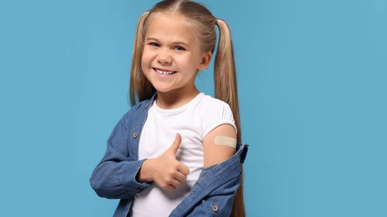 A vacinação é fundamental para garantir a saúde das crianças (Imagem: New Africa | Shutterstock)