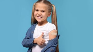 A vacinação é fundamental para garantir a saúde das crianças (Imagem: New Africa | Shutterstock)