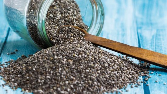 As sementes de chia são fonte de fibras e proteínas (Imagem: Jarvna | Shutterstock)