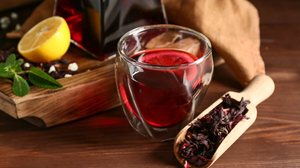 Chá termogênico de hibisco (Imagem: Pixel-Shot | Shutterstock)