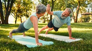 Hábitos simples ajudam a envelhecer com mais saúde (Imagem: Harbucks | Shutterstock)