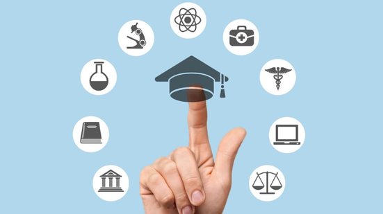 A decisão do curso da graduação é algo importante (Imagem: Billion Photos | Shutterstock)