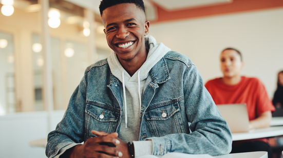 A redação tem grande peso no concurso público (Imagem: Jacob Lund | Shutterstock)