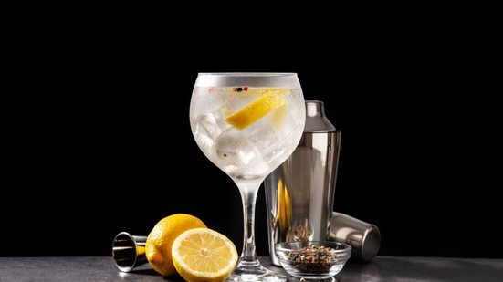 Medidas simples podem ajudar a proteger o seu negócio de bebidas com metanol (Imagem: etorres | Shutterstock)