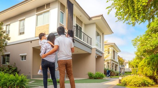 As casas demandam cuidados constantes para assegurar que a estrutura continue estável e ofereça conforto ao longo dos anos (Imagem: anek.soowannaphoom | Shutterstock)