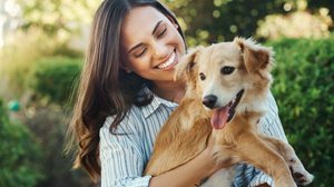 Nomes para cachorros tímidos ajudam a refletir a personalidade dos pets (Imagem: PeopleImages | Shutterstock)