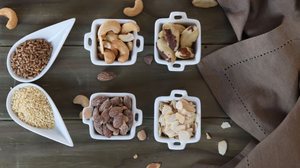 Sementes e oleaginosas contribuem para um emagrecimento saudável (Imagem: Silvia Martins | Shutterstock)