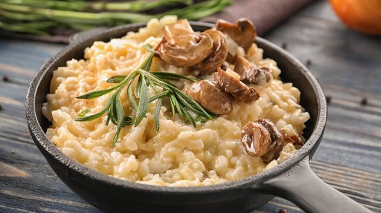 Risoto de cogumelo (Imagem: Africa Studio | Shutterstock)