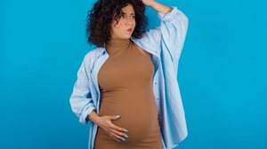 A gestação de alto risco requer cuidados especializados para evoluir bem (Imagem: Jihan Nafiaa Zahri | Shutterstock)