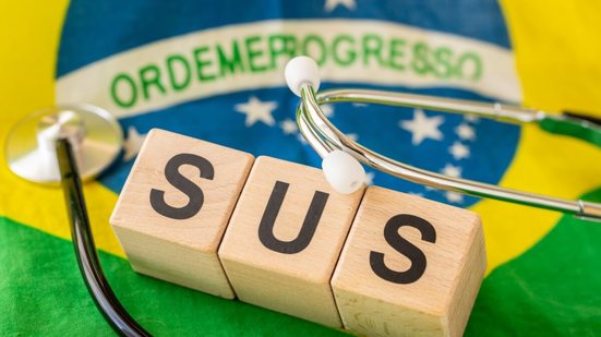 O SUS garante que qualquer cidadão tenha acesso a serviços essenciais de saúde (Imagem: Andrzej Rostek | Shutterstock)