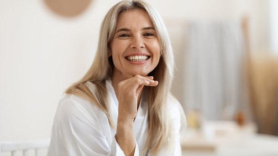 Alguns truques e procedimentos estéticos podem ser perigosos (Imagem: Prostock-studio | Shutterstock)