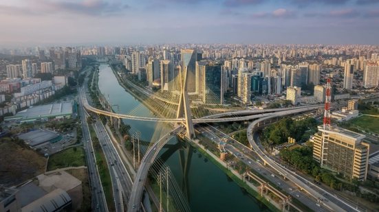 São Paulo guarda destinos para todos os tipos de turistas (Imagem: Diego Grandi | Shutterstock)