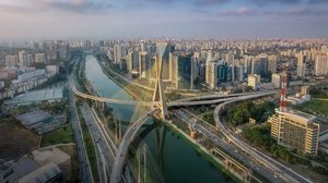 São Paulo guarda destinos para todos os tipos de turistas (Imagem: Diego Grandi | Shutterstock)