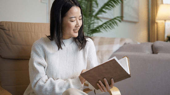 Entre histórias marcantes e reflexões sobre a vida, estes livros abordam temas que despertam questionamentos e ajudam a ampliar o olhar sobre o mundo (Imagem: Maitnee Duangphet | Shutterstock)