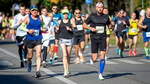 A prática regular de corrida é benéfica para a saúde (Imagem: Olexandr Panchenko | Shutterstock)