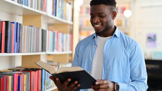 Obras nacionais revelam o talento individual de cada escritor e a pluralidade da literatura brasileira (Imagem: Andrii Zastrozhnov | Shutterstock)