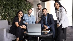 Nem toda verdade corporativa se sustenta na prática e pode esconder mentiras que afetam decisões e bem-estar (Imagem: fizkes | Shutterstock)