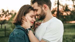 As simpatias podem ajudar a conquistar um novo amor (Imagem: LL_studio | Shutterstock)