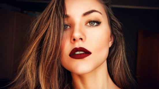 Maquiagem maximalista de 2016 está voltando com força total (Imagem: Vlas Telino studio | Shutterstock)