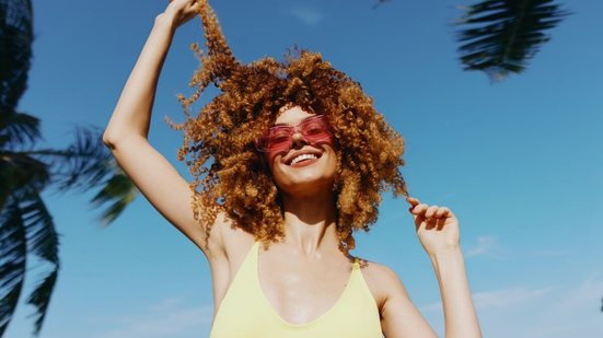 Ativos naturais da Amazônia transformam a rotina de cuidado com os fios (Imagem: ShotPrime Studio | Shutterstock)