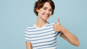 Rir traz diversos benefícios para a saúde (Imagem: ViDI Studio | Shutterstock)