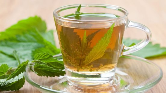 Chá de mastruz (Imagem: madorf | Shutterstock)