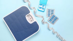 Remédios para emagrecer sem acompanhamento profissional podem colocar a saúde em risco (Imagem: Pixel-Shot | Shutterstock)