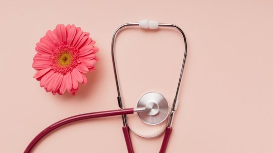 Hábitos comuns no inverno podem impactar diretamente a saúde íntima feminina (Imagem: Nefedova Tanya | Shutterstock)
