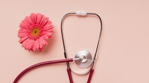 Hábitos comuns no inverno podem impactar diretamente a saúde íntima feminina (Imagem: Nefedova Tanya | Shutterstock)