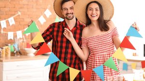 Com planejamento e criatividade é possível curtir a festa junina sem gastos (Imagem: Pixel-Shot | Shutterstock)
