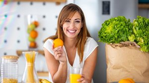 O cuidado com a alimentação faz parte do tratamento do lipedema (Imagem: Dragana Gordic | Shutterstock)